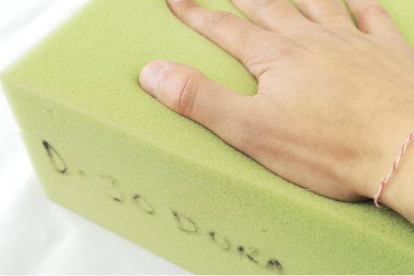 Espuma para tapizados de poliuretano, plancha dura de densidad 30 kg/m3,  200 x110 cm. 